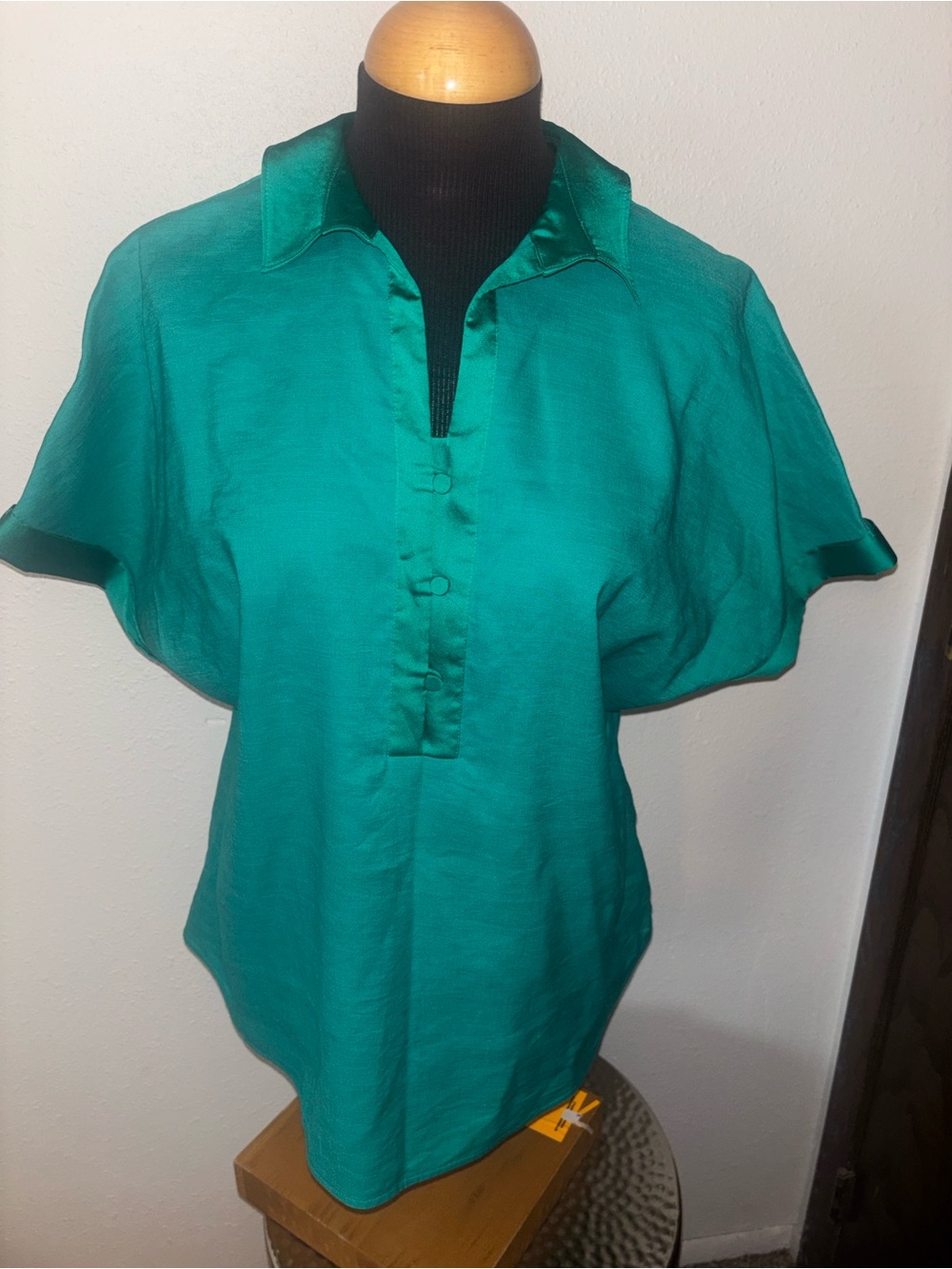 Chico’s Linen Blend Satin Trimmed Pullover Top size 16 or XL (3 in Chico’s) NWOT